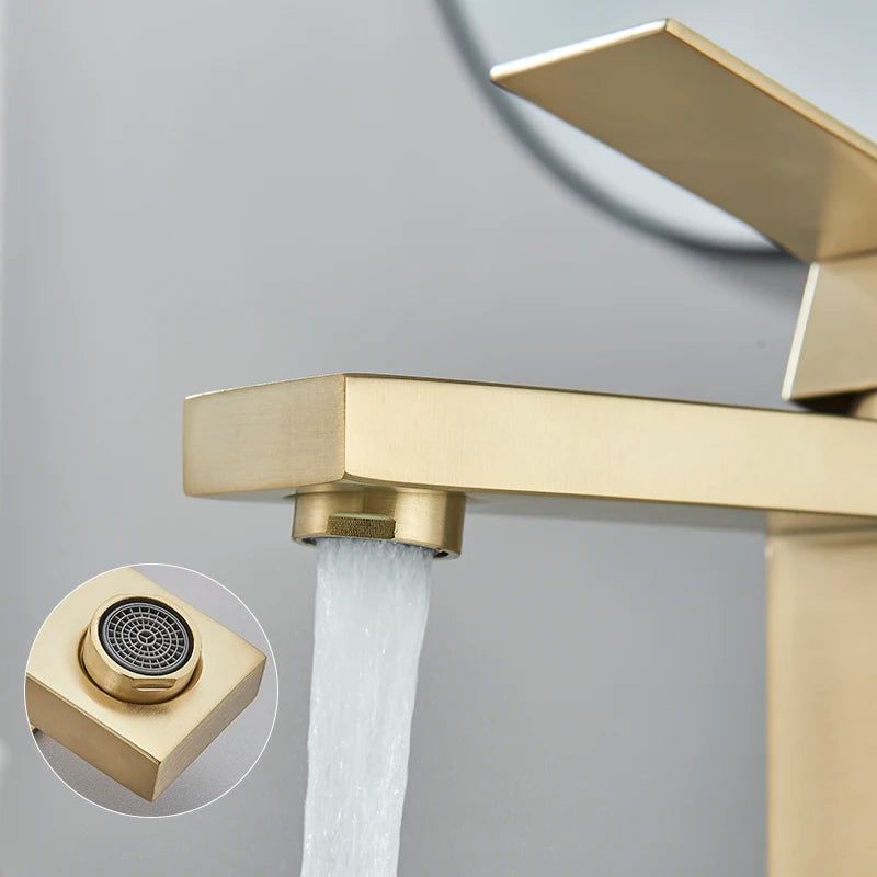 Contemporary Single Handle Bathroom Sink Faucet