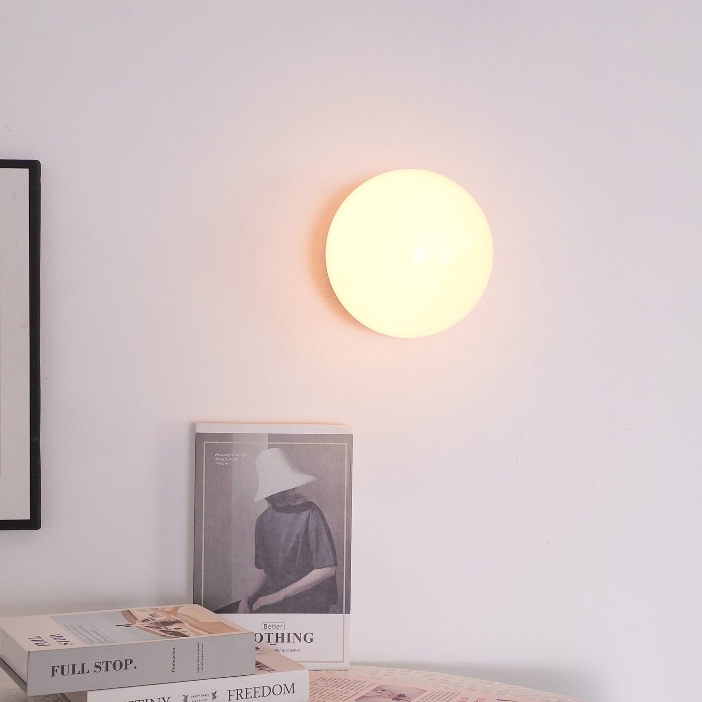 Elegant Glass Wall Lamp With Metallic Finish