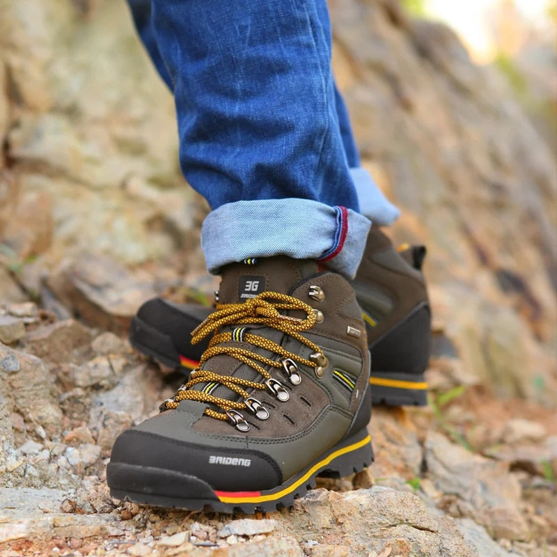 Tough Waterproof Men's Hiking Boots With Good Traction