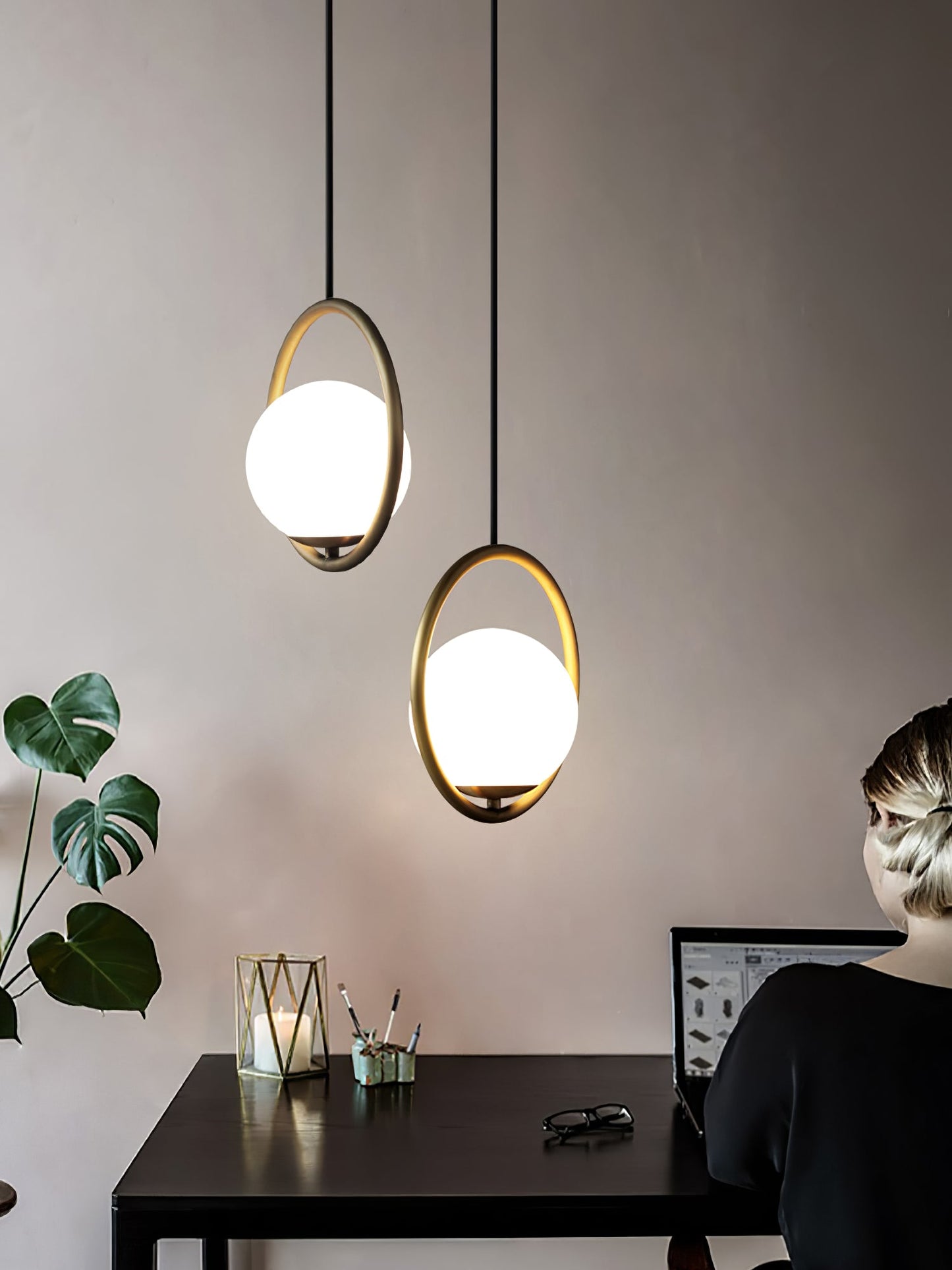 Sleek Contemporary Pendant Light With Simple Style