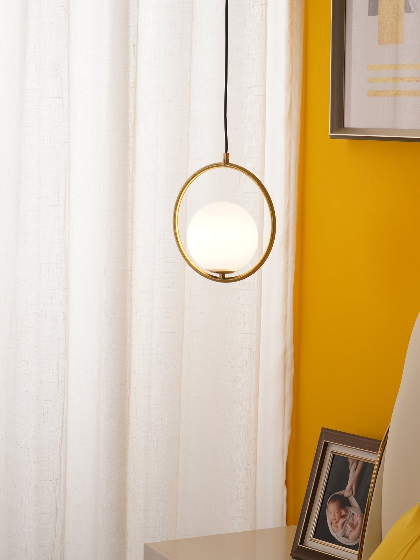 Sleek Contemporary Pendant Light With Simple Style