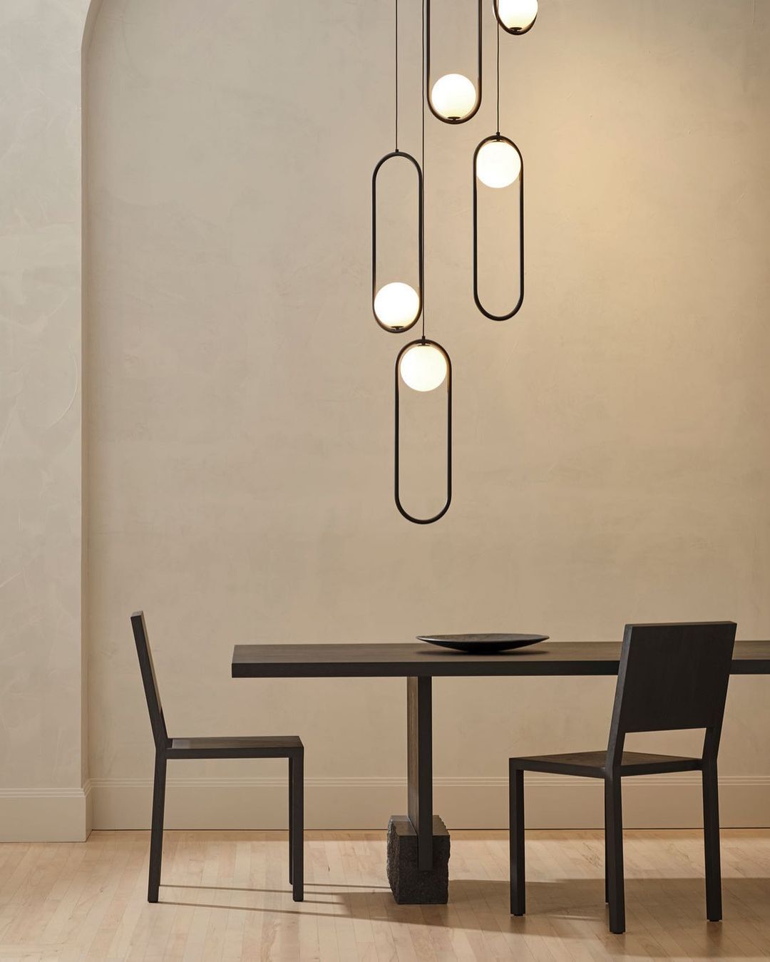 Sleek Contemporary Pendant Light With Simple Style