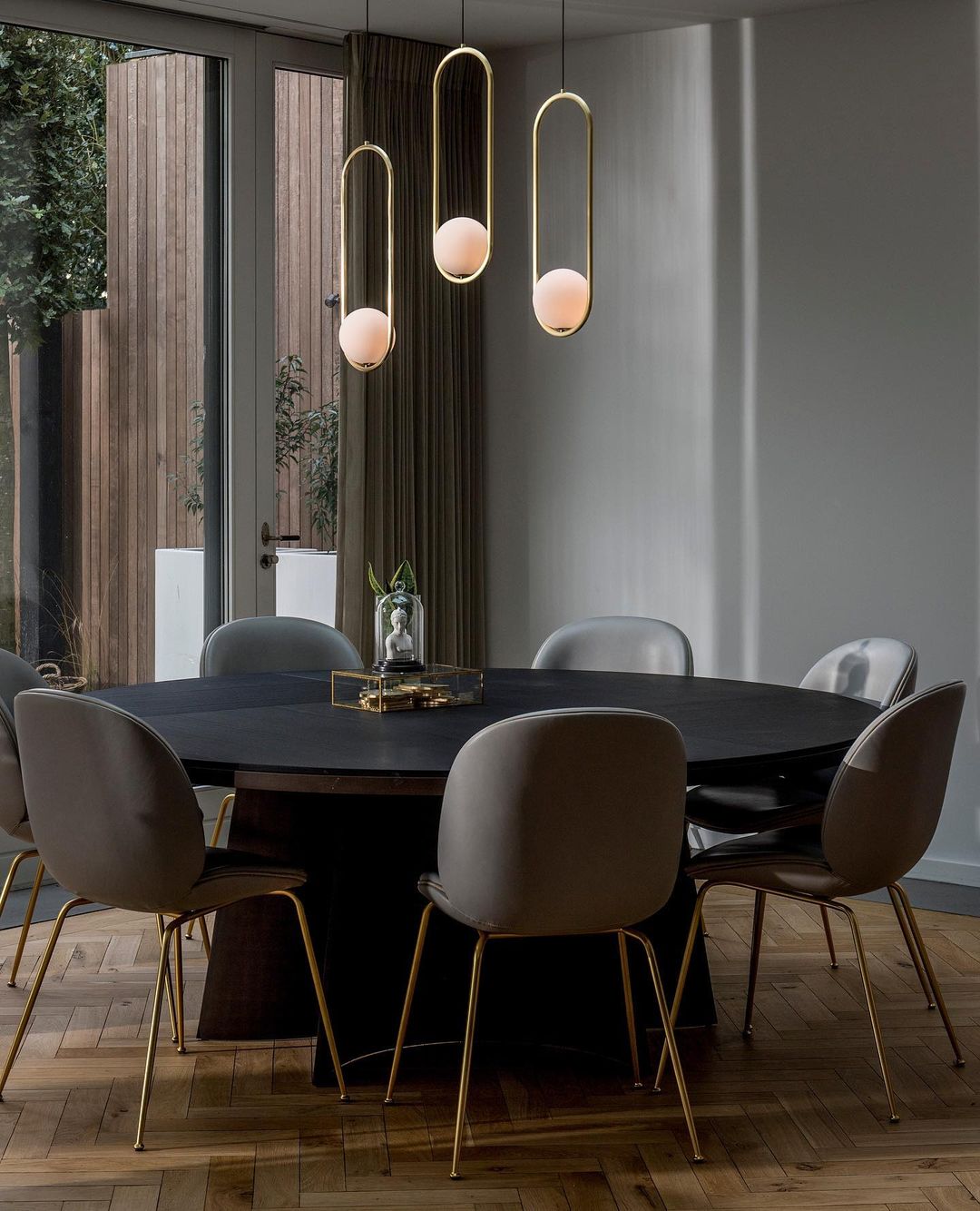 Sleek Contemporary Pendant Light With Simple Style