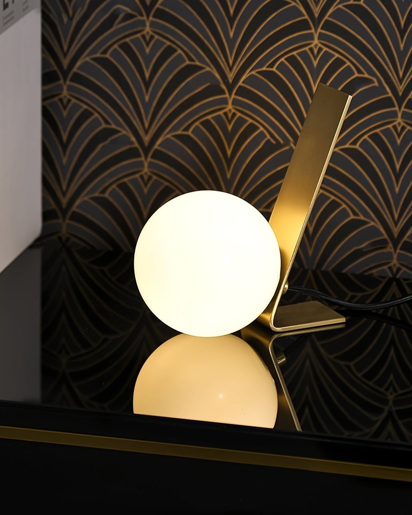MinimalDaphne - Elegant Lamp with Cozy Glow and Refined Simplicity 5