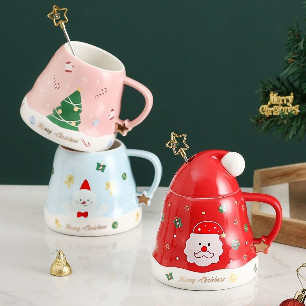 Holiday mug with spoon resting on lid showing complete three piece set