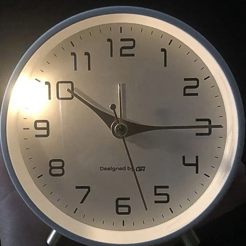 Quiet Modern Wooden Desk Clock