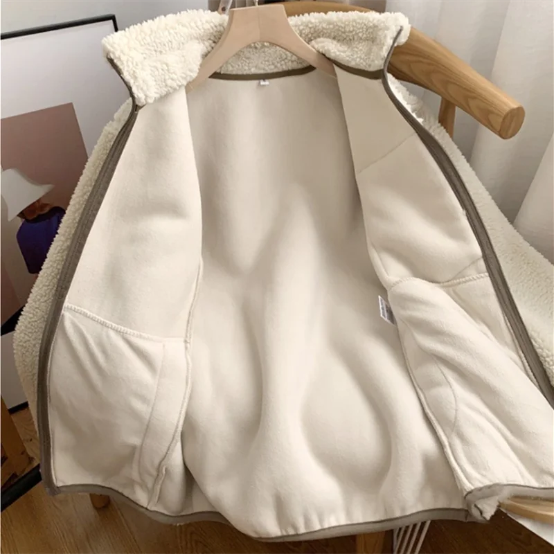 Soft Women's Fleece Zip Up Jacket for Daily Wear