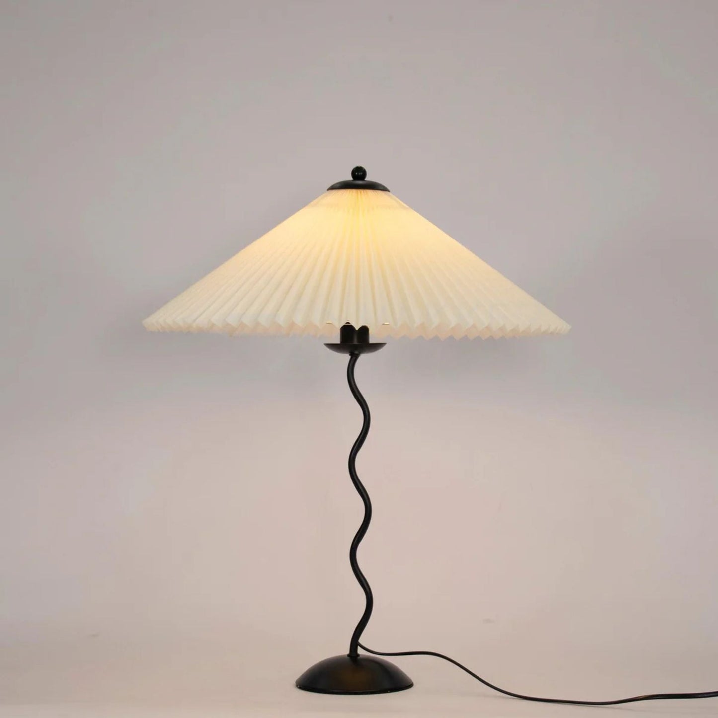 Stylish Desk Lamp with Classic Design - Lusomart