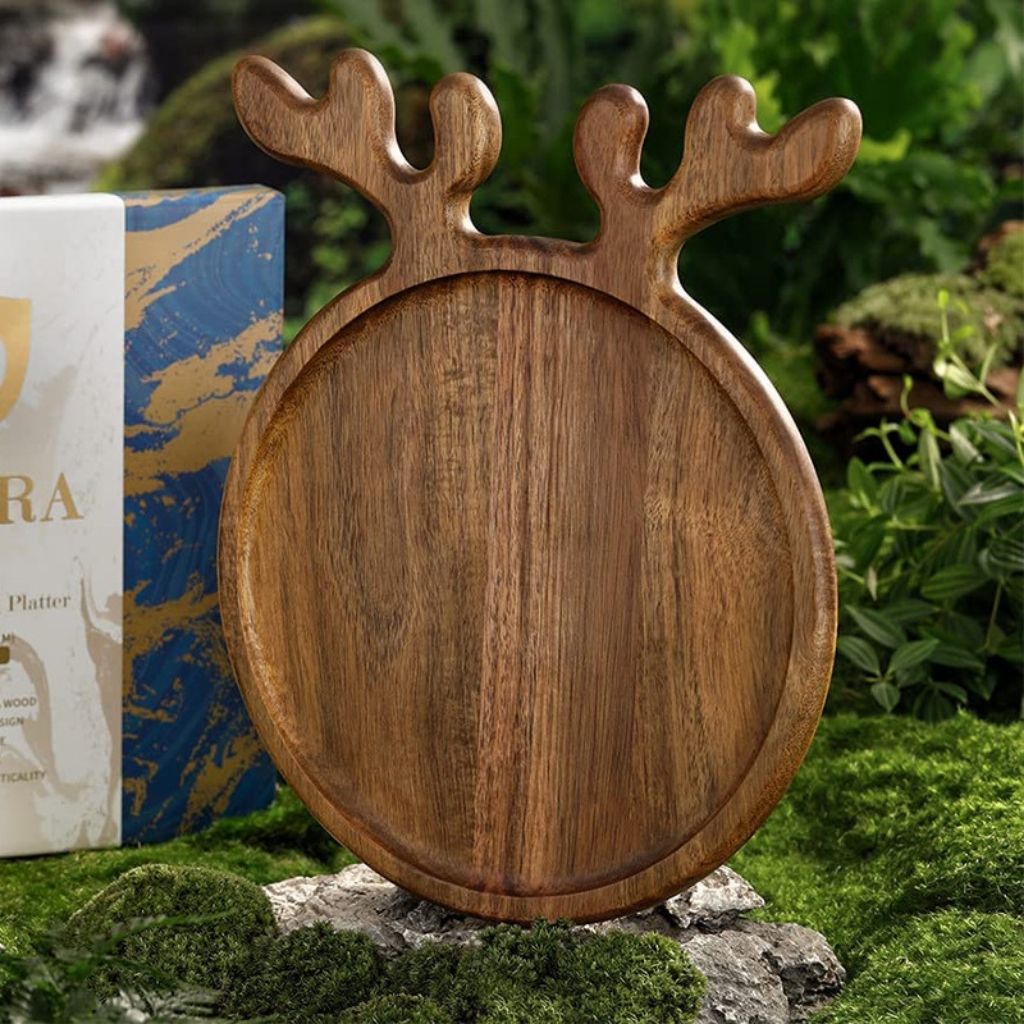 Round wooden board featuring reindeer antler design for Christmas fruit display