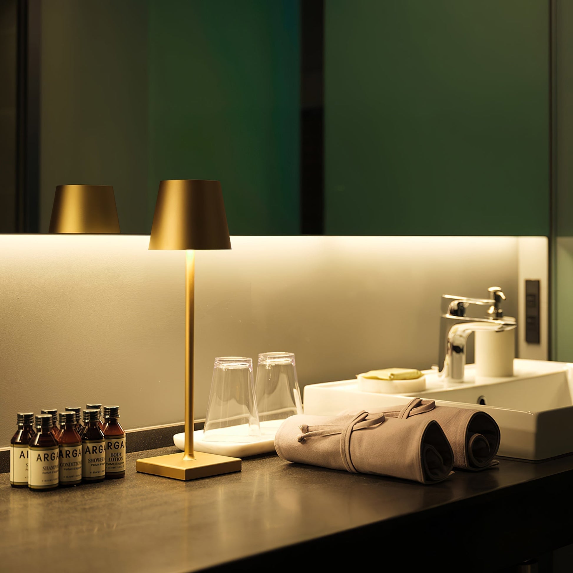 PoldLight – Modern LED Table Lamp with Charging Capability 5