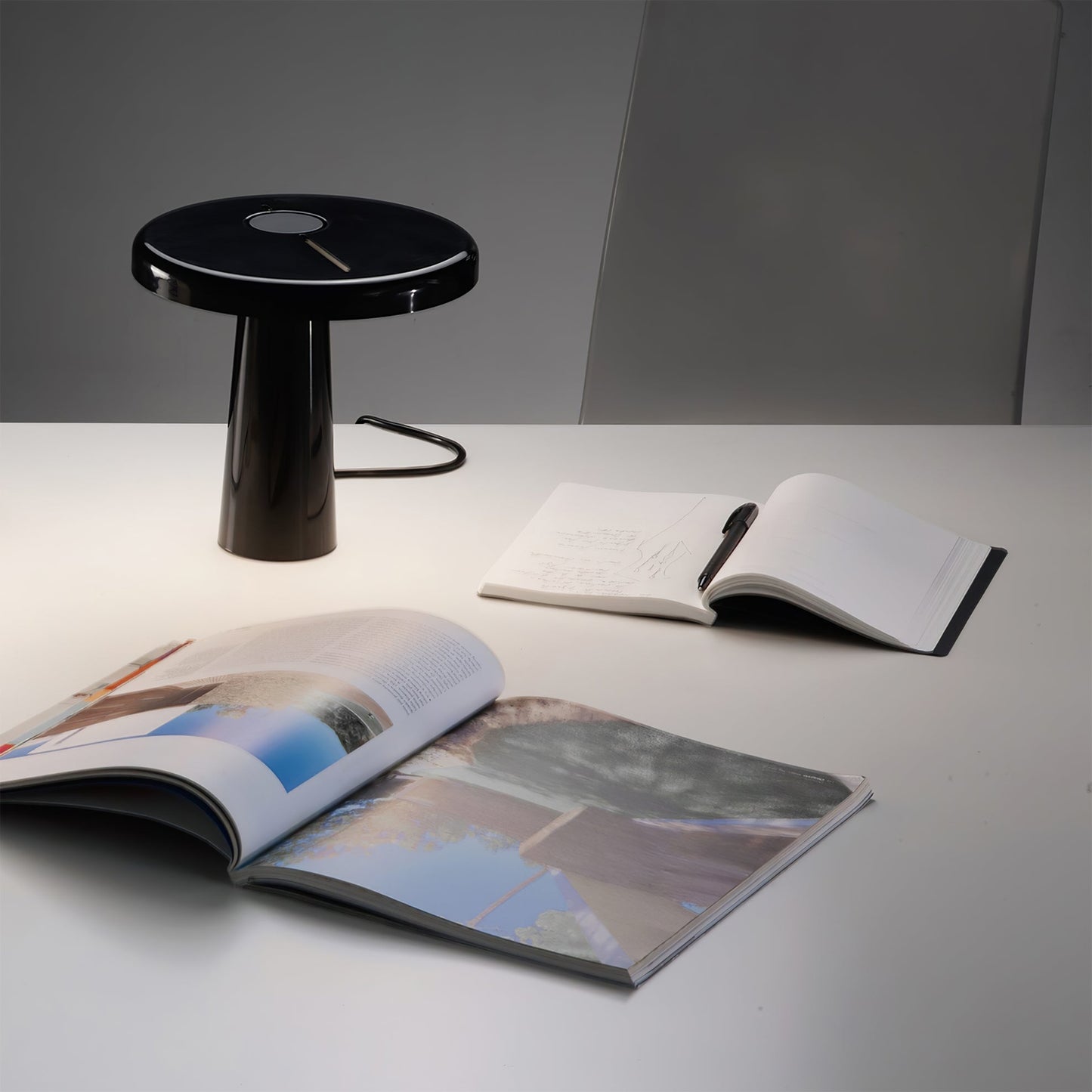 RoundLuxe - LED Table Lamp with Stylish Circular Form and Soft Glow 5