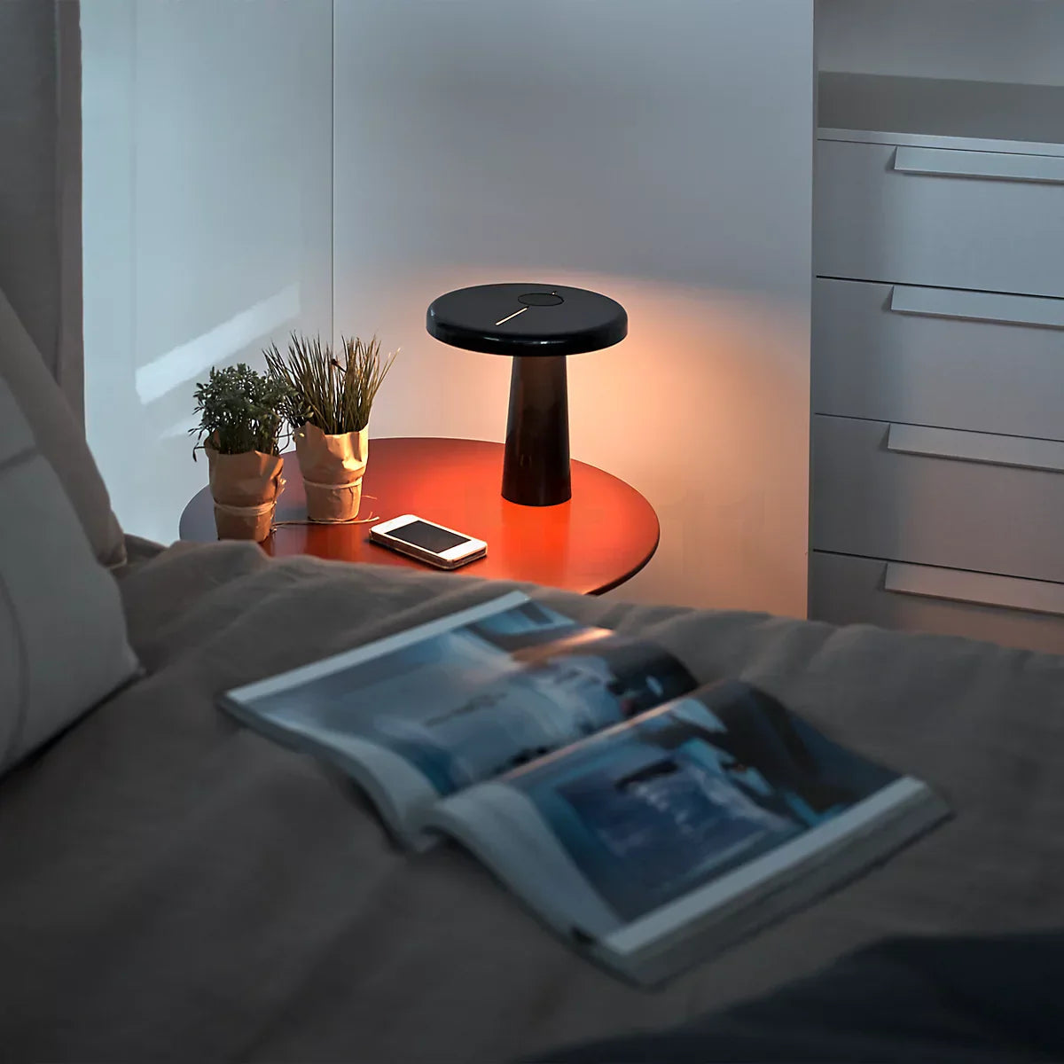 RoundLuxe - LED Table Lamp with Stylish Circular Form and Soft Glow 6