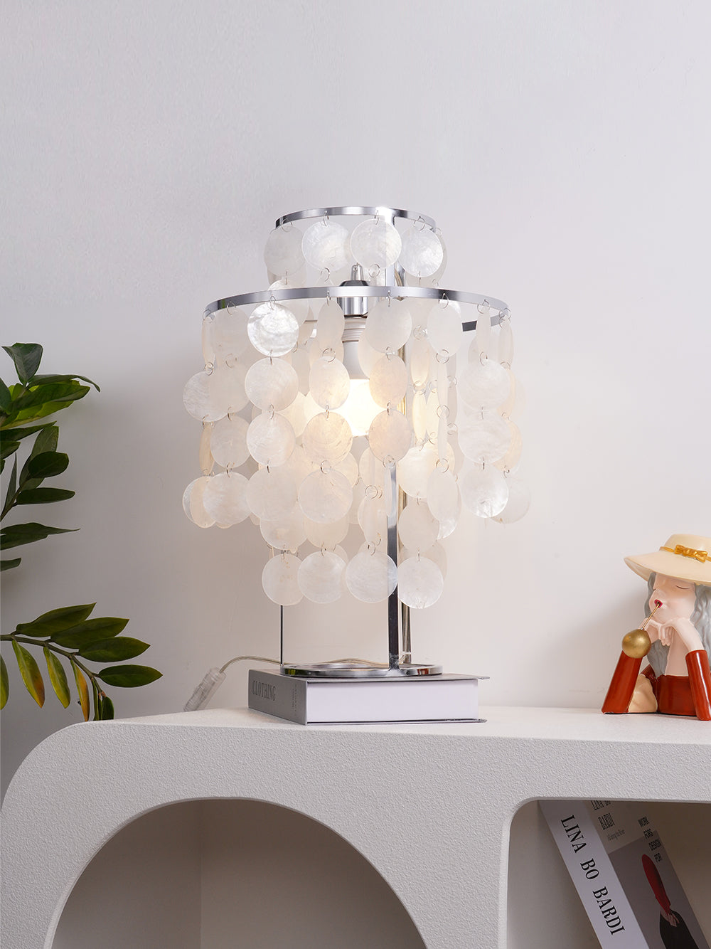 ShellLuxe - Table Lamp with Graceful Seashell Form and Comfortable Glow 3