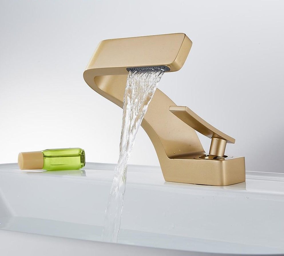Contemporary Curved Faucet - Sleek Water Flow