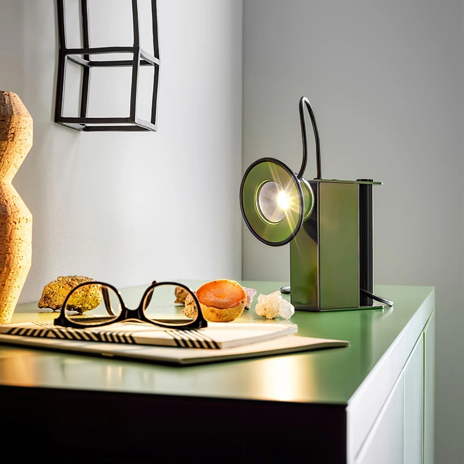 SmartBeam – Adjustable LED Table Lamp with Magnetic Head 8
