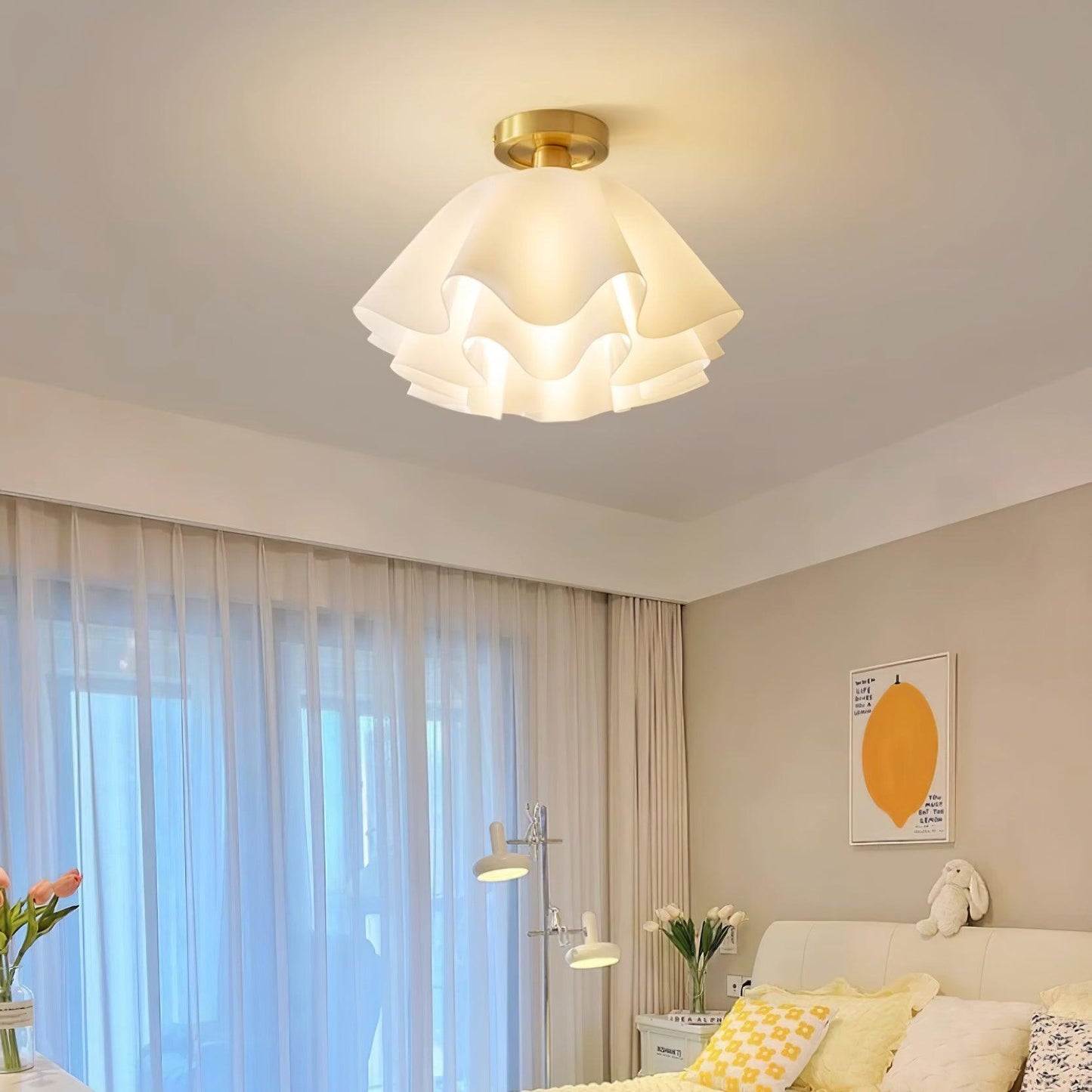 Solith | Gailon-Style Ceiling Lamp with Sleek Details for Modern Interiors 3