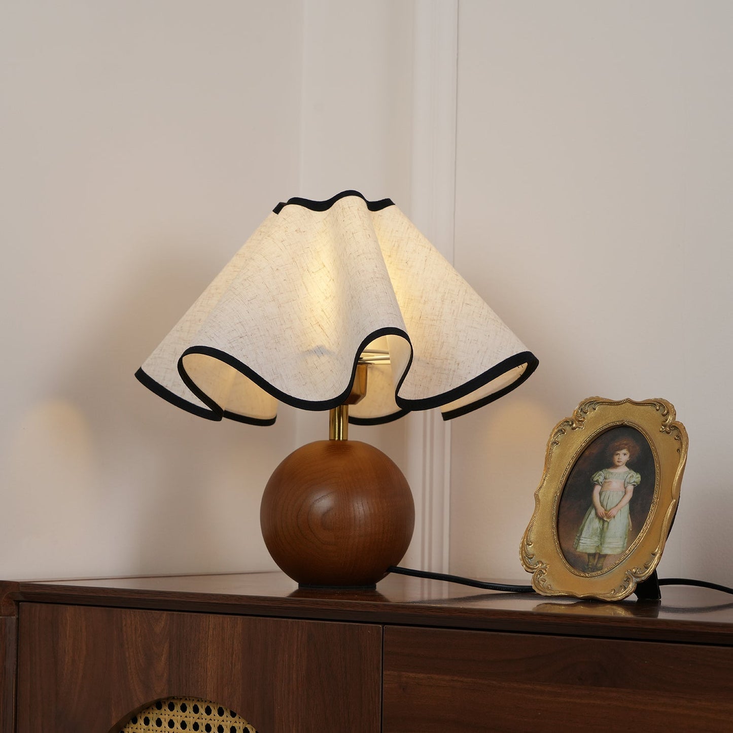 Solivian Wave Table Lamp 8