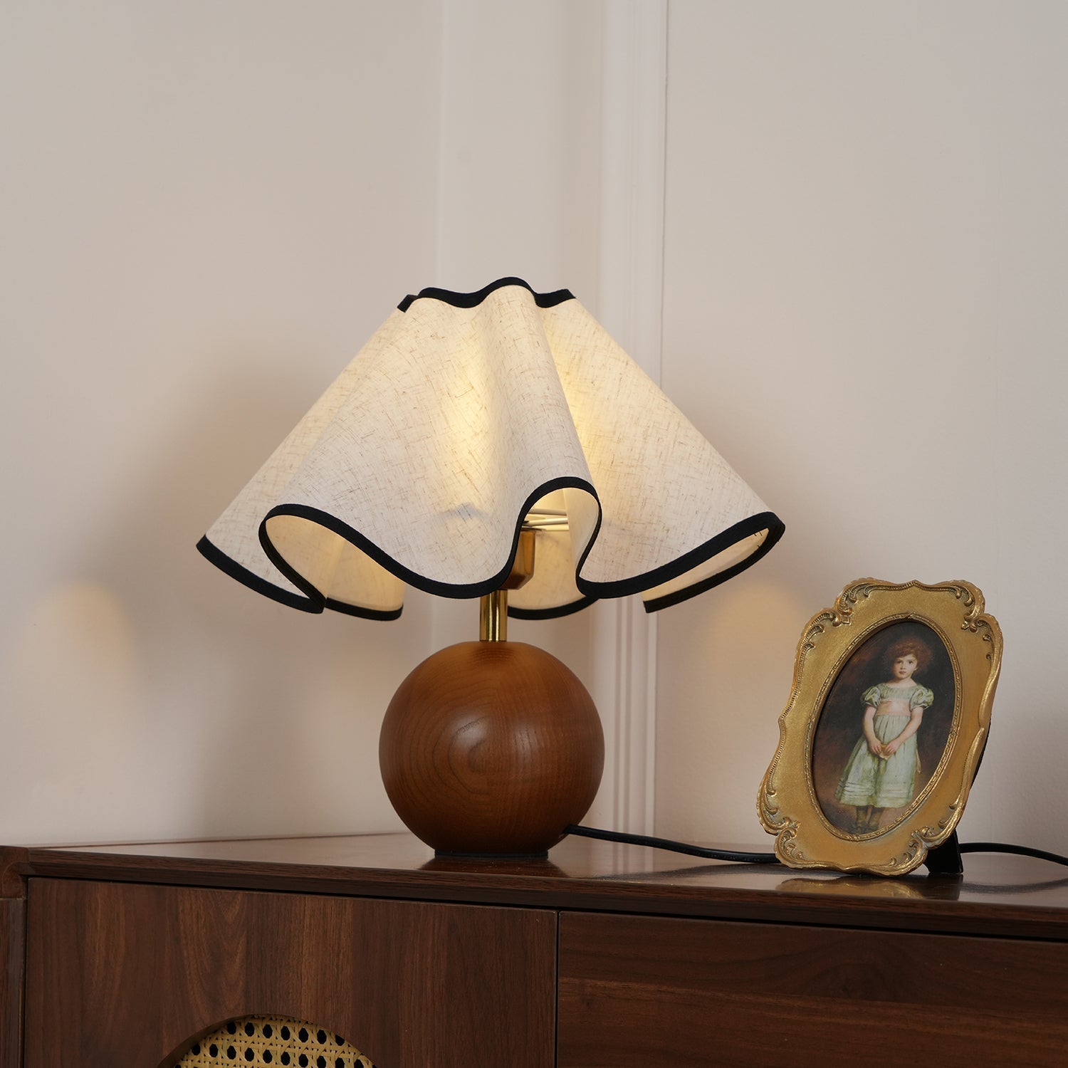 Solivian Wave Table Lamp 8