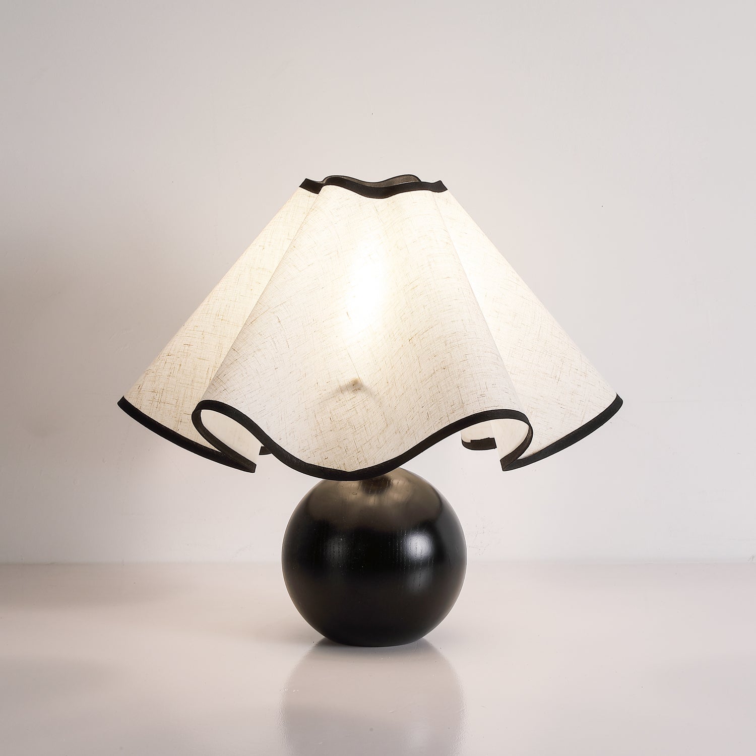 Solivian Wave Table Lamp 9