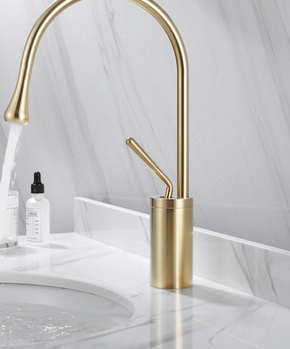 Stylish Bathroom Faucet - Sleek Rotating Tap Design