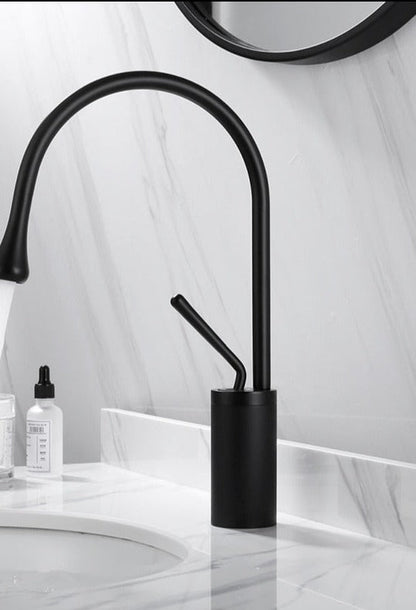 Stylish Bathroom Faucet - Sleek Rotating Tap Design