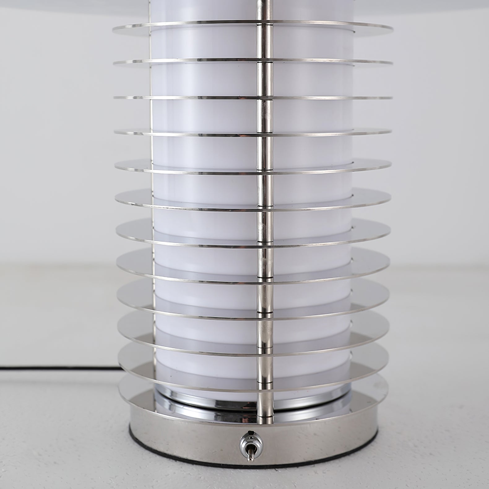 SubtleGlow - Modern Table Lamp with Soft Lighting and Refined Finish 3
