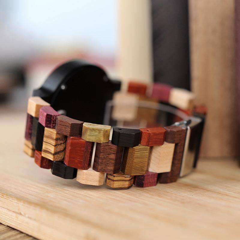 TimberCraft | Elegant Wooden Quartz Men's Watch with Date Display 3