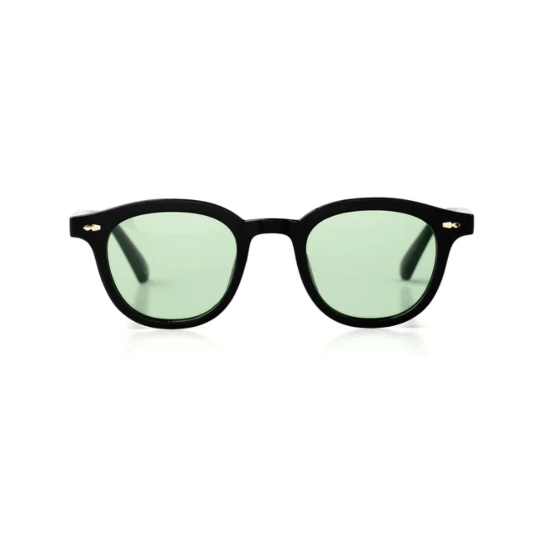 Stylish Classic Shades with UV Protection for Daily Use
