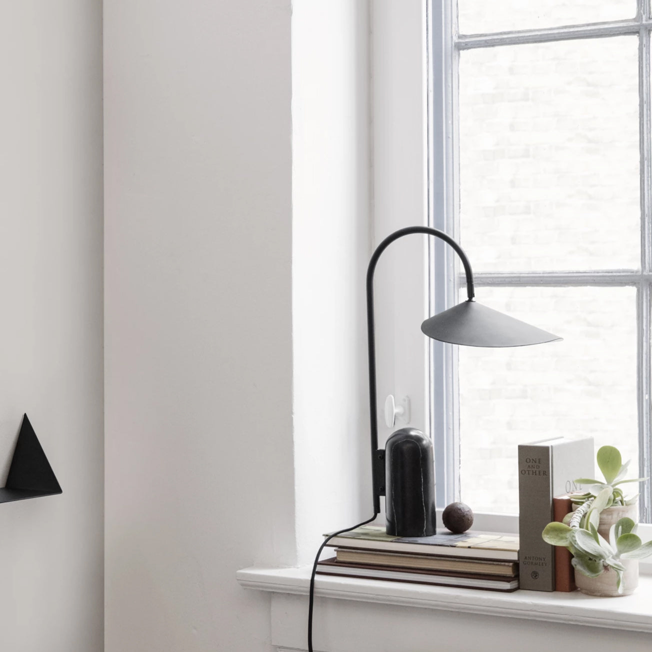 VerbaLume – Contemporary Adjustable Lighting Table Lamp 3