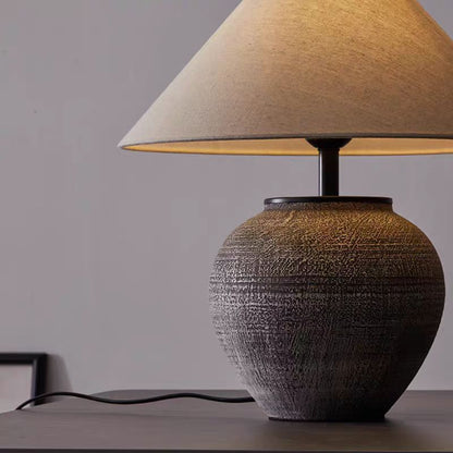 Vyntra | Vintage Ceramic Table Lamp with Classic Appeal 2
