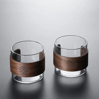 Anti scald tea mug showcasing detachable wooden sleeve design and premium borosilicate glass material