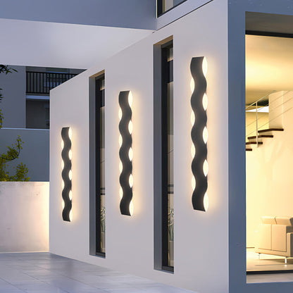 Curved Modern Outdoor LED Wall Lamp