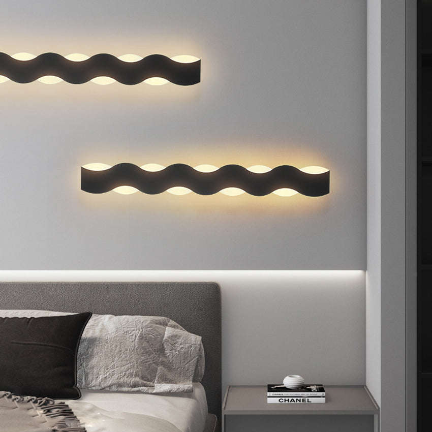 Curved Modern Outdoor LED Wall Lamp