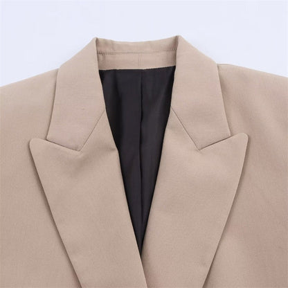 Winter Wool Cape Coat for Women – Loose Fit Design with Lapel Collar and Button Front 2