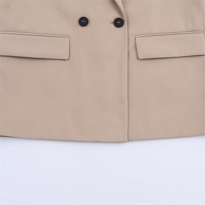 Winter Wool Cape Coat for Women – Loose Fit Design with Lapel Collar and Button Front 3