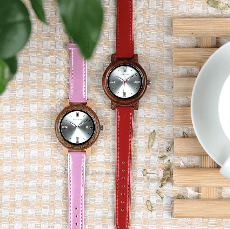 WoodenElegance | Chic Natural Wood Women's Watch with Date Display 1