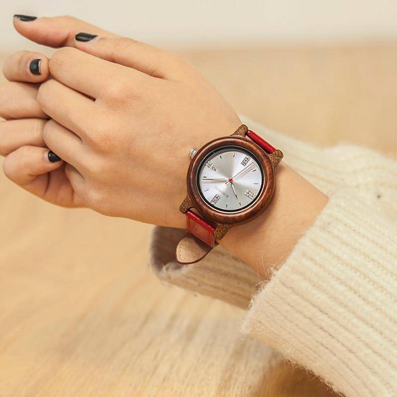WoodenElegance | Chic Natural Wood Women's Watch with Date Display 3