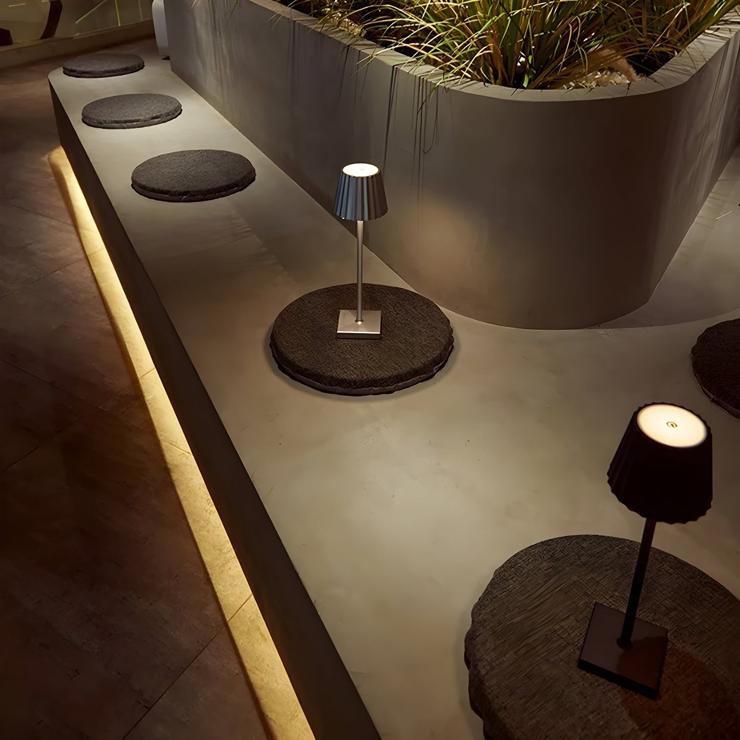 Bright Wireless Desk Lamp - Sleek Dimmable Table Light