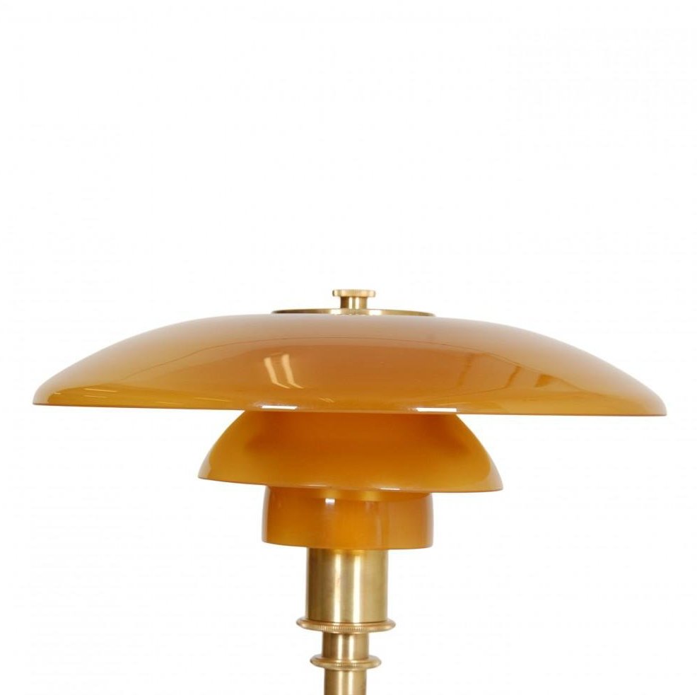 Vintage Style Table Lamp With Metallic Design