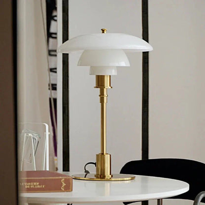 Vintage Style Table Lamp With Metallic Design