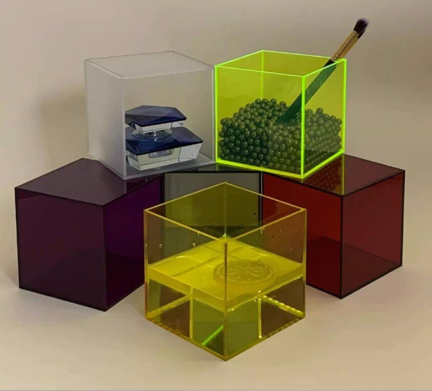 Clear Plastic Showcase Box for Figurines and Jewelry