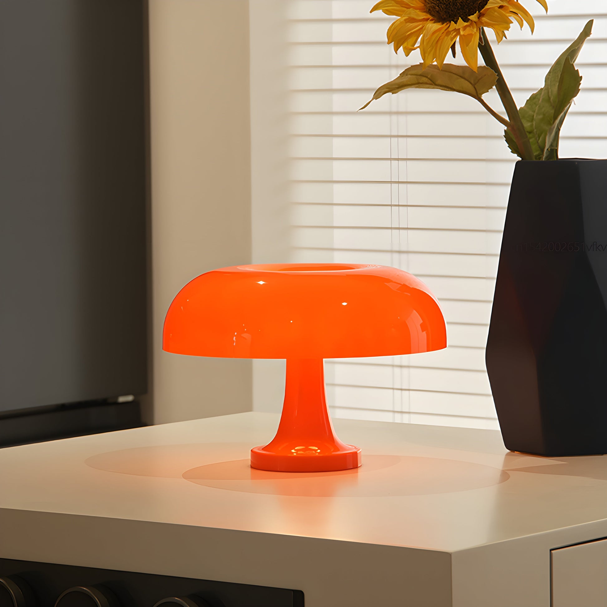 Simple Round Desk Lamp in Retro Design - Lusomart