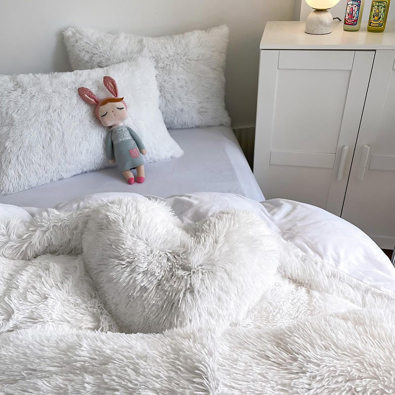 Soft Faux Fur Bedding Set with Plush Duvet Cover