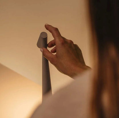 Simple Wireless Desk Lamp For Warm Home Lighting